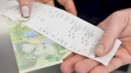 Guvernul începe impozitarea bacșișului! De când se scumpesc țigările și băuturile răcoritoare! Plus ce alte taxe absurde ni se mai potrivesc