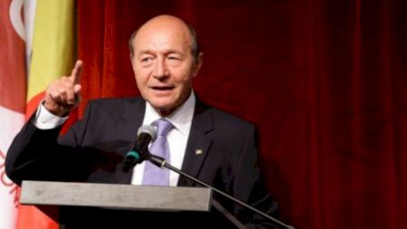 Marele secret al lui Traian Băsescu! Ce poreclă avea și cui îi făcea curte în liceu