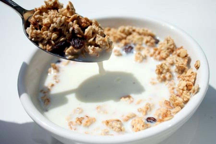 Mănânci cereale cu lapte? Atunci iată la ce îți expui organismul conform specialistei în nutriție, Lygia Alexandrescu