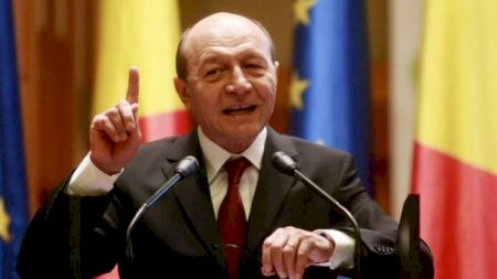 Traian Băsescu, show total la RTV:  „Nu puteți rezista mai mult de 50 de minute fără să deveniți porc”. Au urmat replici și mai acide