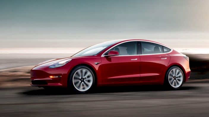 Prin ce se deosebește Tesla de competiție?