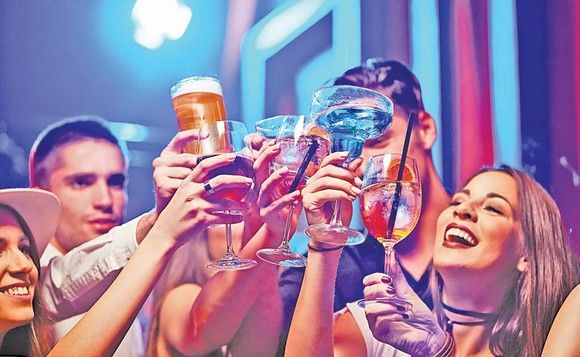 Ai baut prea mult alcool? Leacurile care te scapa de probleme si mahmureala