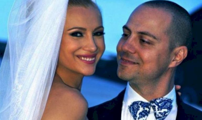 Lora rupe tăcerea! O vedetă Antena 1 a bătut-o și a abuzat-o. Acuzații extrem de grave