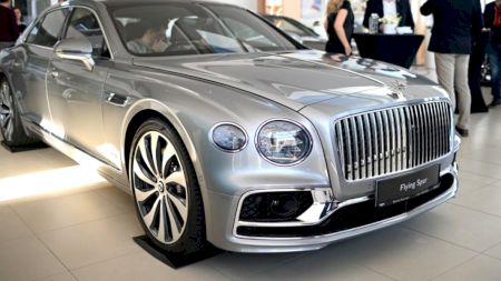 Mașina milionarilor a ajuns în România! Cum arată și cât costă noul Bentley
