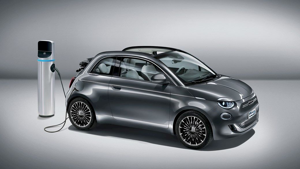 Fiat 500 Electric: elegantul vehicul electric are parte de o nouă față pentru 2020