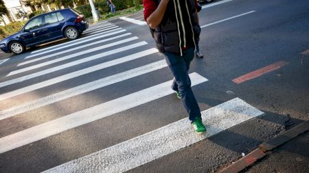 Cod Rutier 2020! Ce păţeşti dacă traversezi strada neregulamentar! Amenzile sunt uriaşe