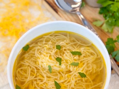 Cea mai bună supă de pui din lume! Rețeta este foarte simplă: ce ingrediente cheie se folosesc