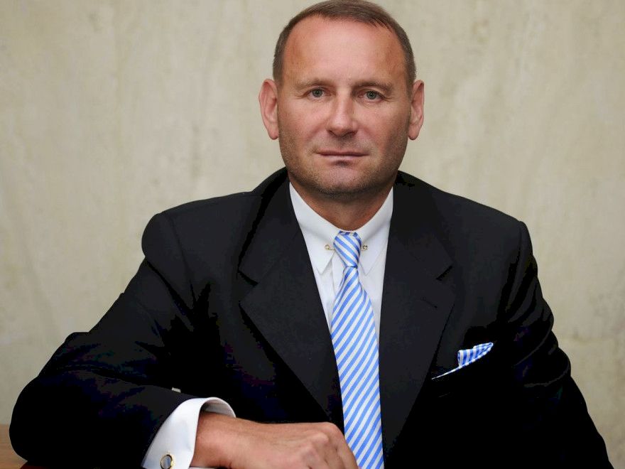 Viorel Cataramă și-a făcut operații estetice! Cum s-a schimbat politicianul. Reacții în lanț