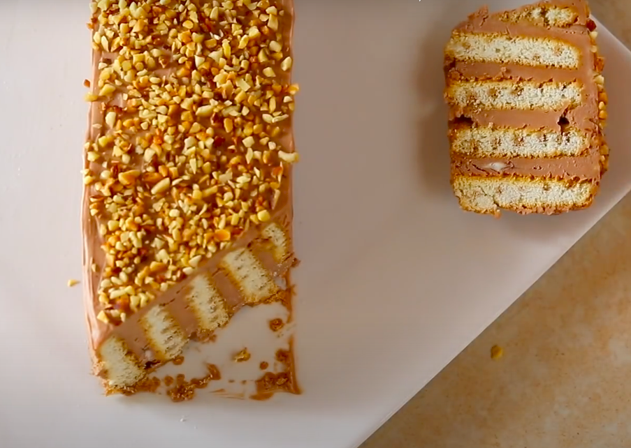 Cea mai bună rețetă de tort! Se foloseste Nutella si se prepară în 15 minute. Este delicios