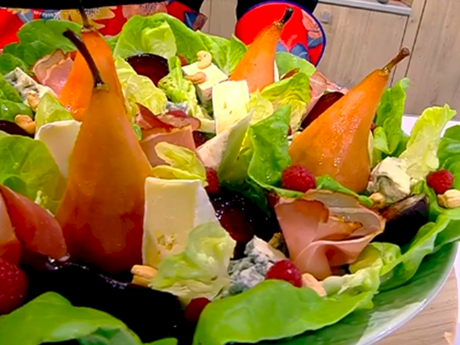 Rețeta pentru cea mai bună salată de vară! Conține pere caramelizate și este delicioasă