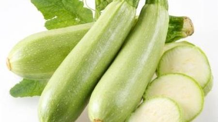 Salata de dovlecei, un deliciu ușor de preparat. Este mai bună decât cea de vinete. Rețeta perfectă