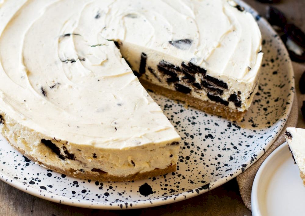 Rețeta pentru cel mai bun Cheesecake din lume. Are un ingredient special. Se poate prepara și acasă și este un deliciu