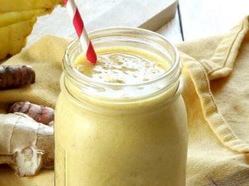 Smoothie-ul super delicios care trebuie consumat dimineața. Este rețeta secretă a vedetelor de top. Cum se prepară