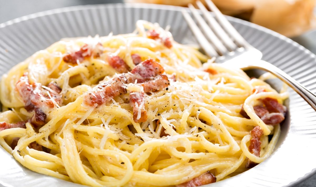 Cele mai bune spaghete carbonara. Rețeta secretă pe care o folosesc marii maeștri italieni