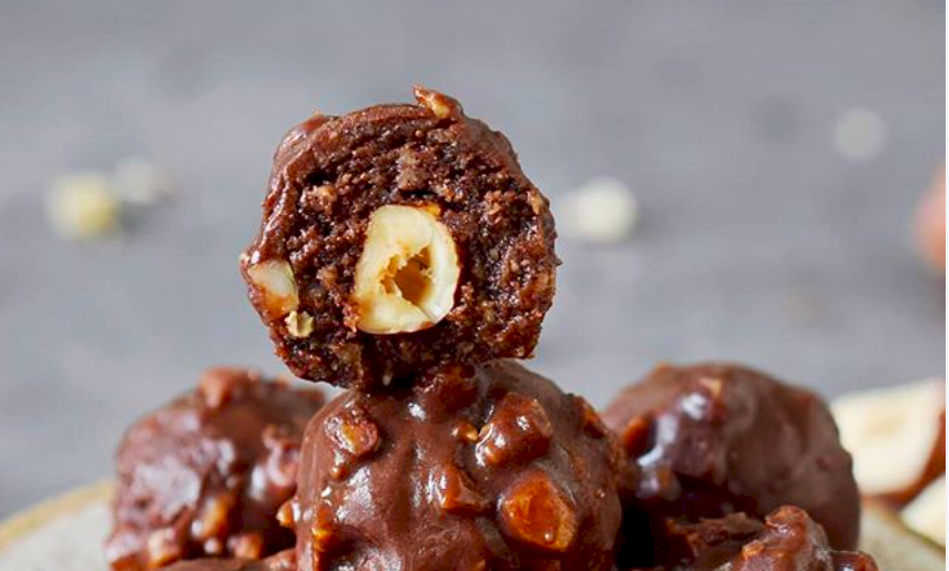 Cea mai bună rețetă pentru delicioasele Ferrero Rocher. Este cea mai sănătoasă variantă și cea mai gustoasă. Cum o poți prepara acasă