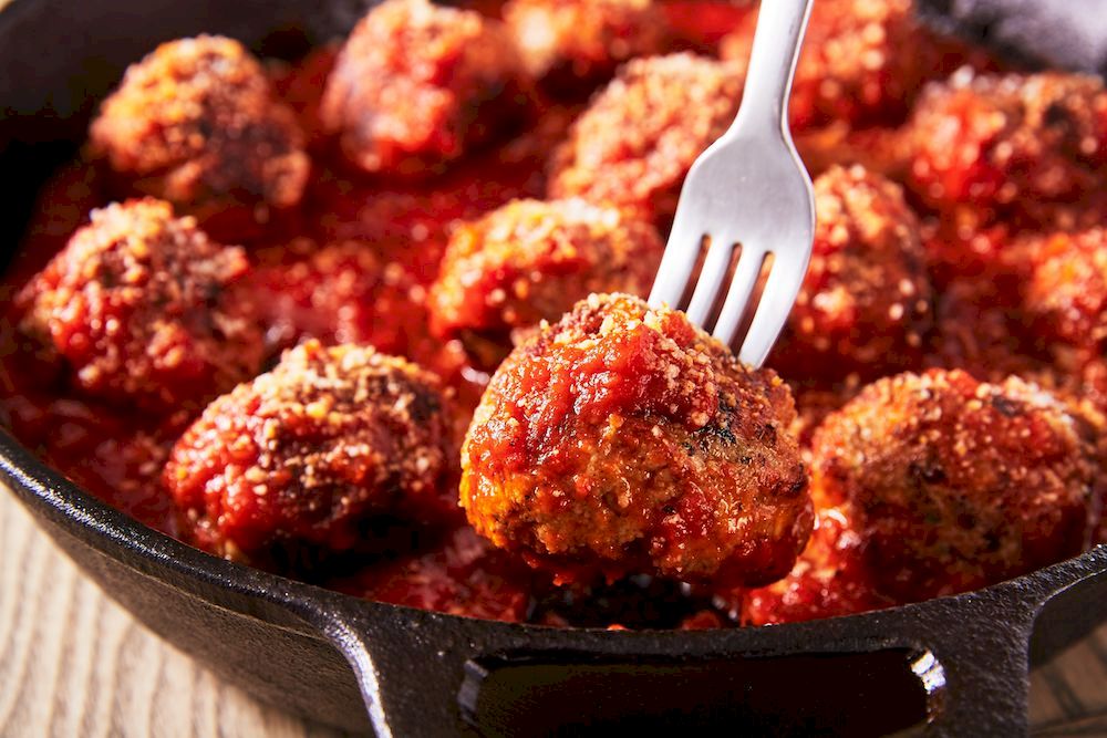 Cele mai delicioase chifteluțe cu vinete! Nu se folosește carne, iar gustul este excepțional. Rețeta perfectă
