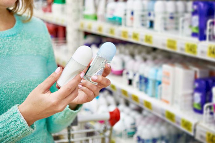 Suntem otrăviți puțin câte puțin! Deodorantul: Toți românii îl folosesc, dar ne distruge sănătatea. Top 5 ingrediente toxice