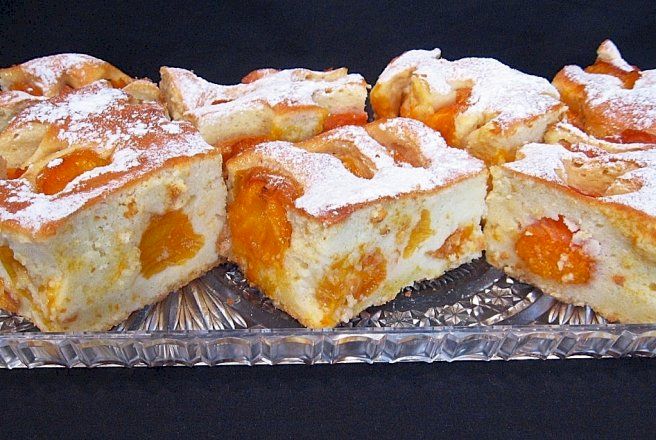 Cea mai pufoasă prăjitură cu caise! Vezi rețeta și află care e secretul marilor bucătari