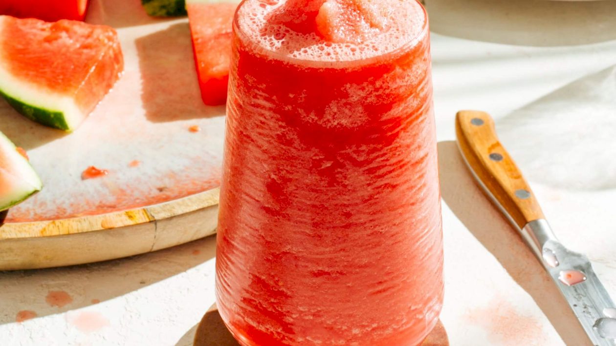 Cel mai fresh cocktail. Rețeta lui Chrissy Teigen. Are la bază cel mai îndrăgit fruct al verii