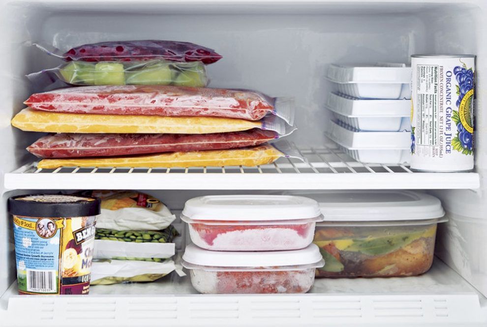 Mare atenție: Nu mai congela niciodată aceste alimente. Avertismentul specialiștilor