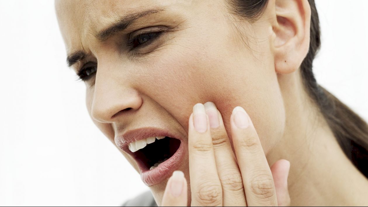 Scapă rapid de durerile de dinți! Top 5 cele mai eficiente remedii naturale