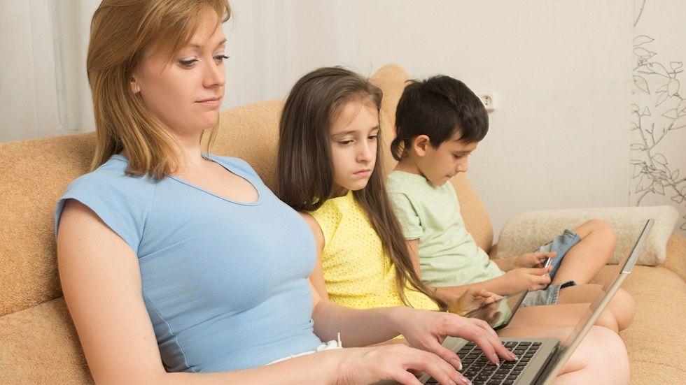 Specialiștii avertizează: Cum afectează internetul sănătatea omului?