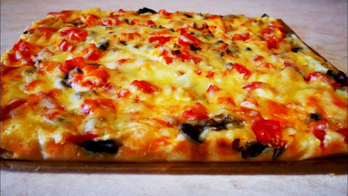 Rețeta pentru pizza fără blat. E mai delicioasă decât crezi. Cum o prepari în doar câteva minute