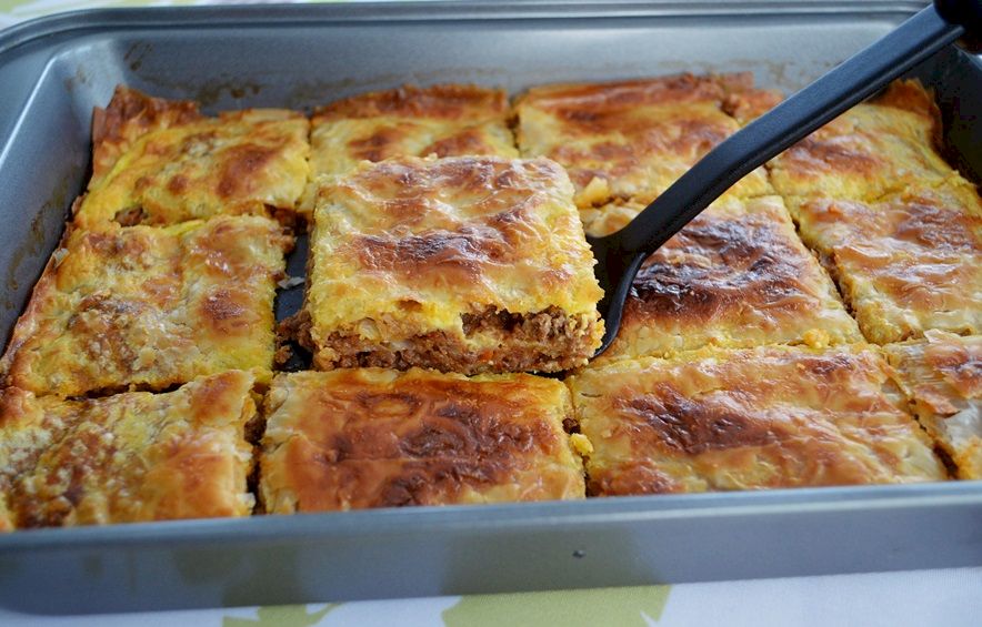 Cea mai tare rețetă moldovenească: Plăcintă cu carne. Care este secretul pentru un aluat extrem de fraged