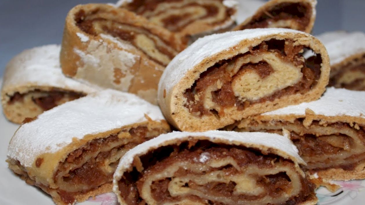 Rețeta bunicii: cea mai bună plăcintă țărănească cu mere. Îți amintește de gustul unic al copilăriei