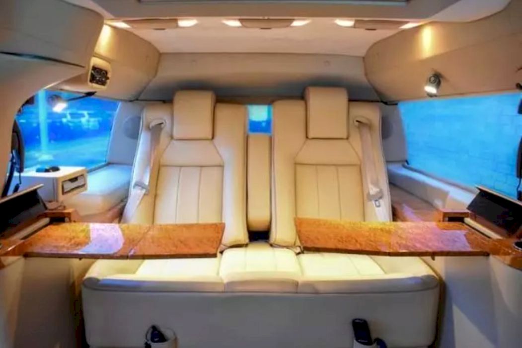 Prețul infim cu care și-a vândut regele Iordaniei limuzina Ford de 620.000 de dolari. Este un chilipir