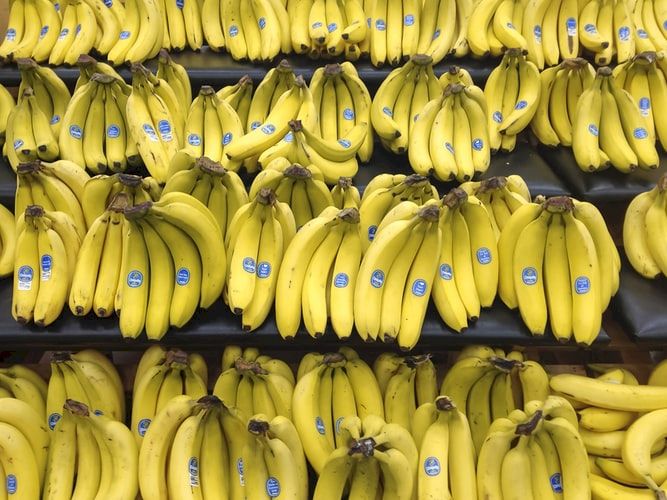 Nu mai arunca coaja de banană! Are proprietăți uluitoare, despre care foarte puțini știu. Iată cum poate fi folosită