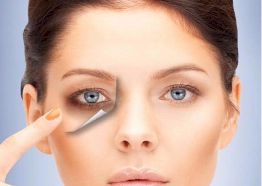 Amestecul natural care te scapă rapid de cearcăne: Aplică-l seara, înainte de culcare. Este pe bază de miere de albine