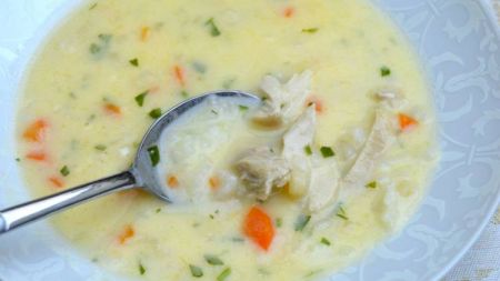 Rețetă: Cea mai delicioasă ciorbă de pui a la grec: Rețetă rapidă și extrem de gustoasă