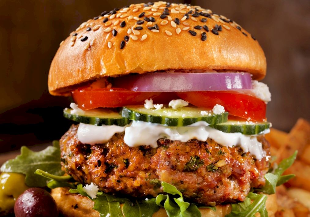 Cel mai delicios hamburger. Rețeta marilor bucătari.  E mai sănătos și îl poți prepara, singur, acasă