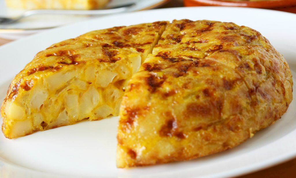 Rețetă: Cea mai delicioasă omletă cu cartofi. În Spania este o adevărată delicatesă