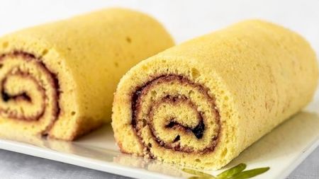 Rețetă: Cel mai rapid și delicios desert: Ruladă cu gem. Vezi cât de simplu se prepară
