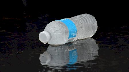 Atenție consumatori! S-a descoperit apă plată în comerț, plină de impurități! Caută urgent acest cod de pe sticlă