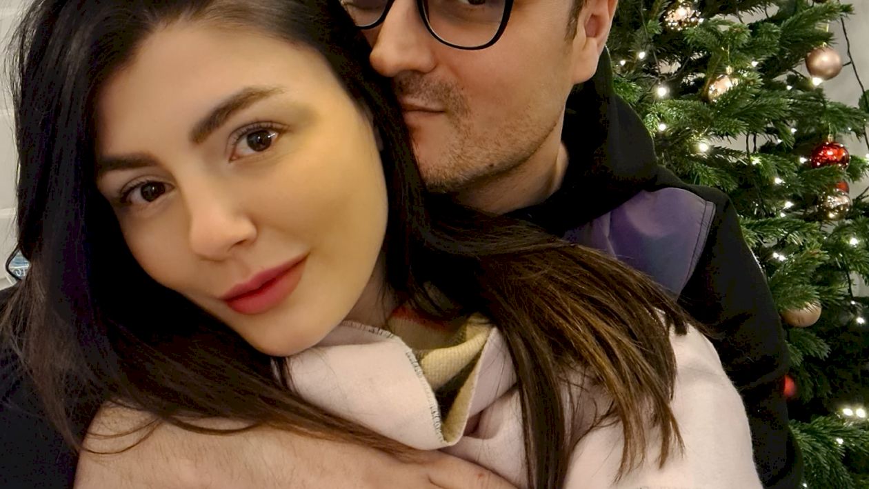 Alexandru Cumpănașu i-a cerut unei minore să întrețină relații sexuale cu el și soția lui, Simona. Eleva a făcut publice mesajele: detalii șocante ies la lumină