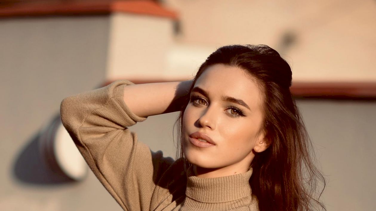 Un milionar celebru s-a îndrăgostit de artista româncă Ioana Ignat! Cei doi formează un cuplu de câteva luni, dar s-au ascuns la început