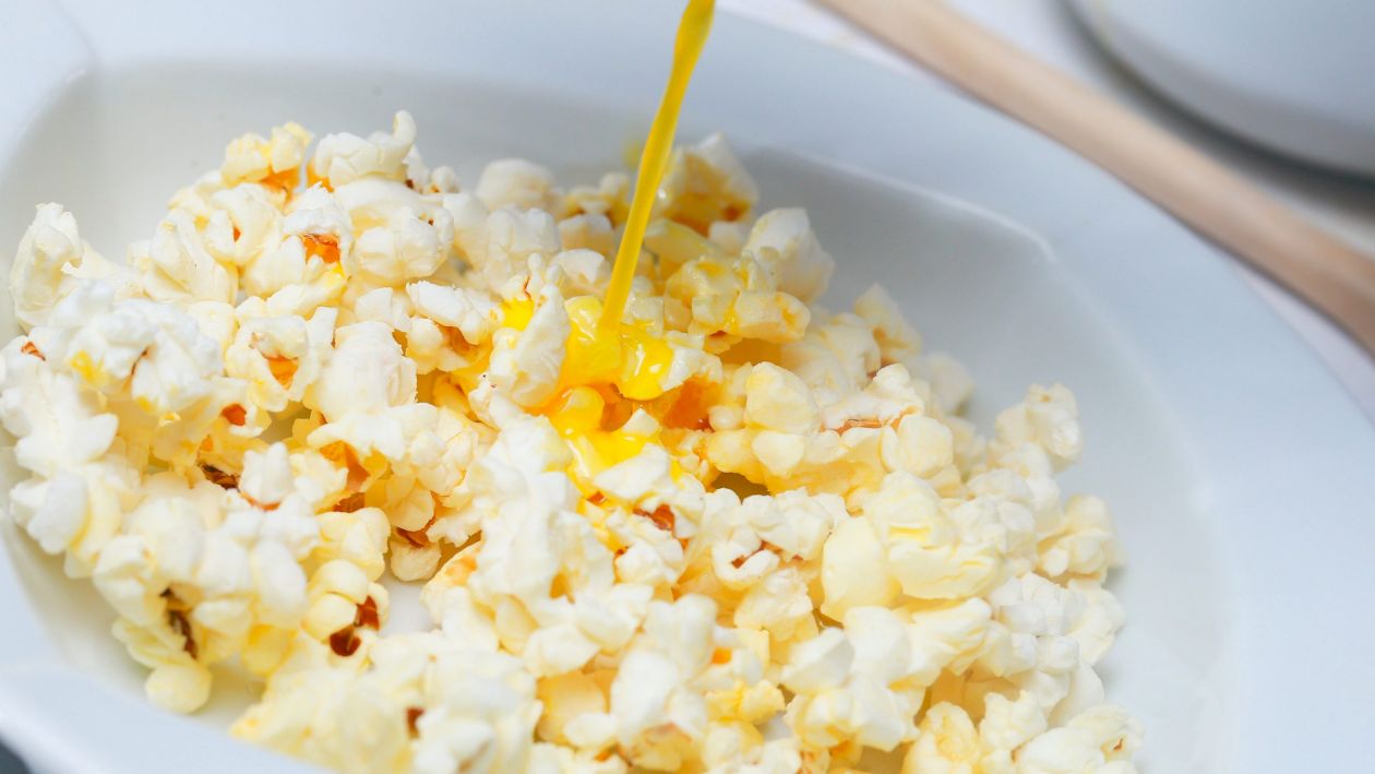 Adaugă acest ingredient în floricele de porumb. Vor fi mult mai sănătoase. Recomandările nutriționistului Florin Ioan Bălănică