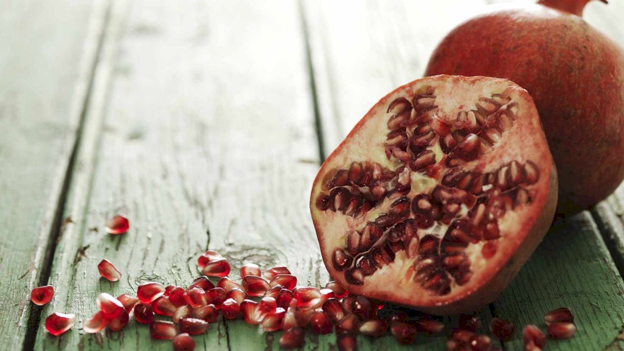 Cel mai bogat fruct în antioxidanți. Ce beneficii are rodia și cine nu trebuie să o consume