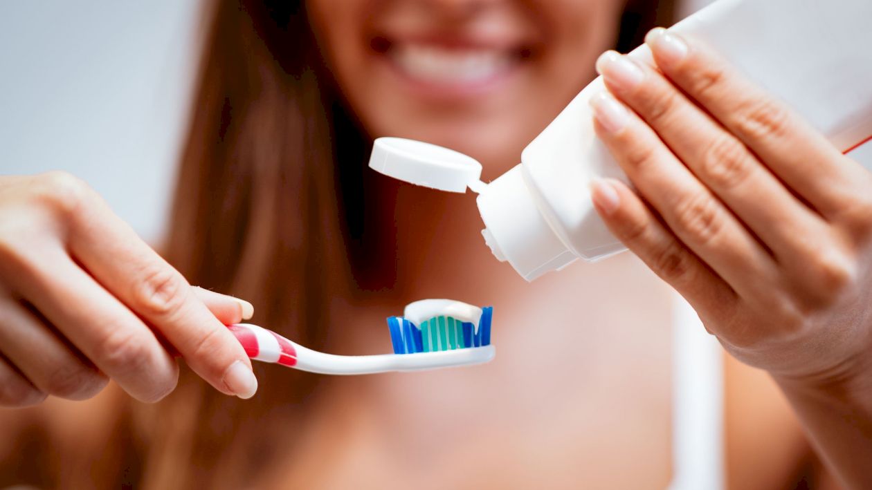 Cum îți albești dinții acasă în mod natural. Cel mai simplu remediu