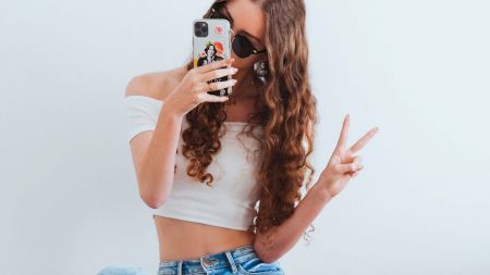 Roaming gratuit în UE 2026: regulile noi care pot schimba factura de telefon