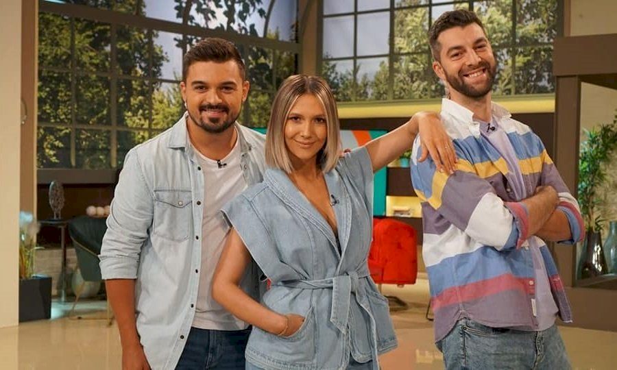Lovitură pentru PRO TV! O vedetă a semnat și cu DIGI simultan, iar acum are contracte de emisiuni cu ambele companii