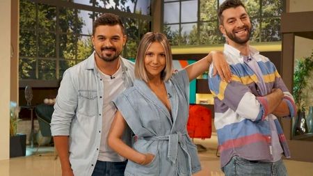 Lovitură pentru PRO TV! O vedetă a semnat și cu DIGI simultan, iar acum are contracte de emisiuni cu ambele companii