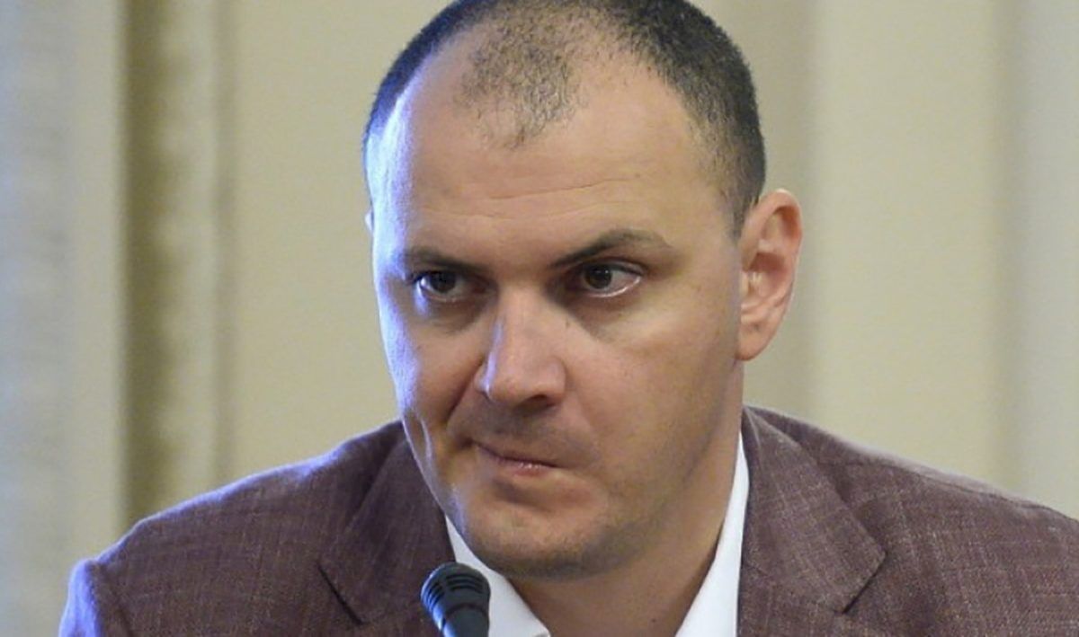 Scandal imens la Guvern. Florin Cîțu acuzat că a numit un apropiat al lui Sebastian Ghiță într-o funcție cheie în stat. Clotilde Armand cere demiterea lui de urgență