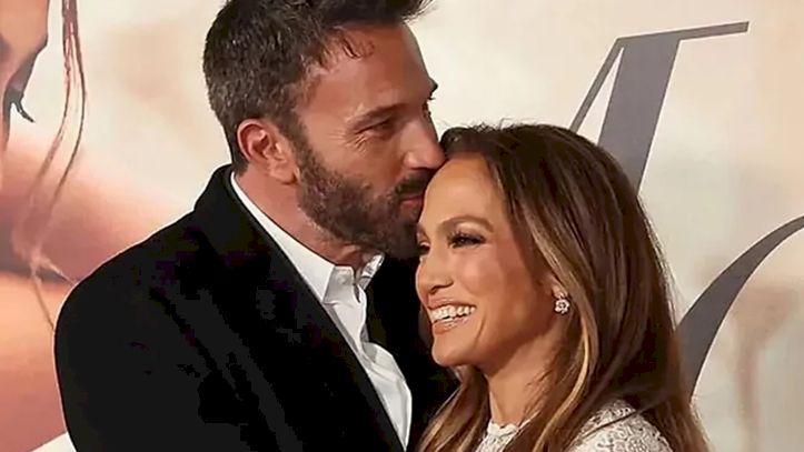 Merită? Cum arată rochia de 1 milion de dolari pe care Jennifer Lopez a purtat-o la nunta cu Ben Affleck. Toată lumea a rămas mască