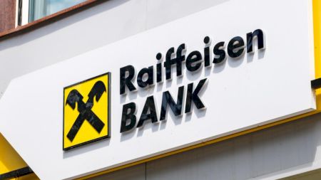 Adio Raiffeisen Bank! Banca din România care îi transferă toți clienții. Este anunțul momentului