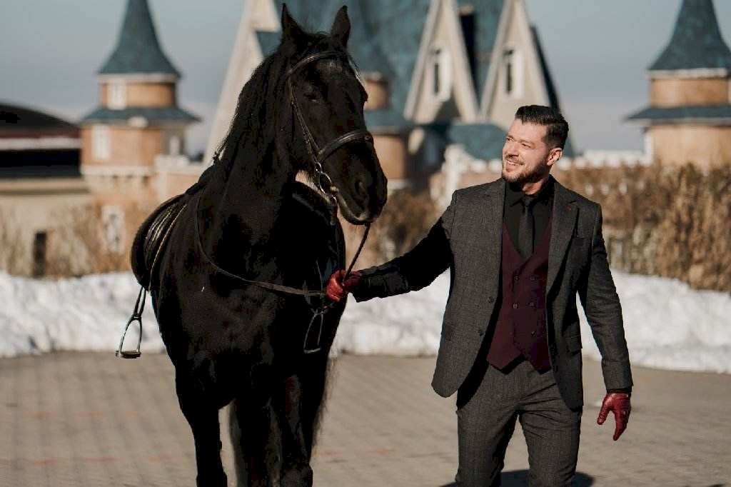 Victor Slav își deschide un magazin de haine. Prețul nu este deloc mare, deși calitatea este premium. Cât costă un costum ca al fostului soț al Biancăi Drăgușanu (EXCLUSIV)