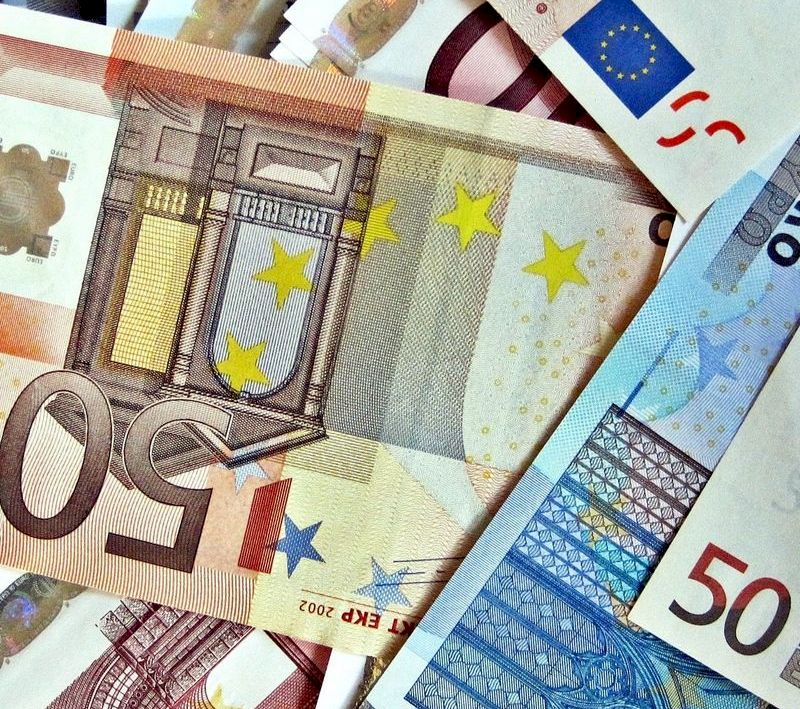 S-a stabilit când trecem la moneda euro. Detalii oficiale. Când dispare leul românesc definitiv și ce se întâmplă cu banii din conturile de la bănci